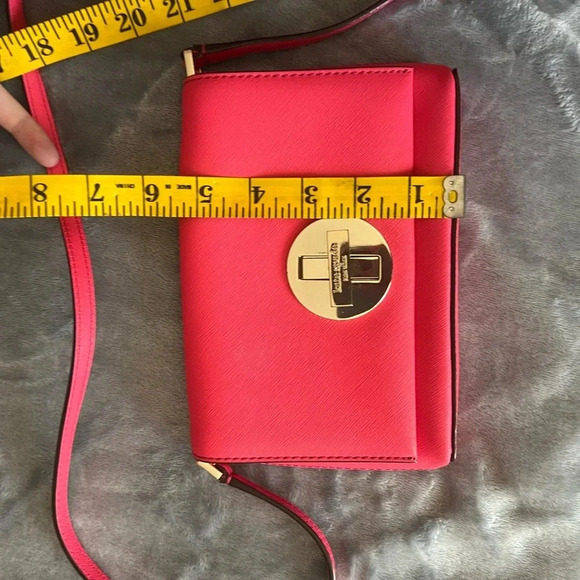 Kate Spade pink saffiano leather crossbody bag with turn lock NWOT - Picture 9 of 14